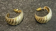 Thick Ribbed Shaped Gold Tone Earrings Costume Jewelry Costume Oorbellen price