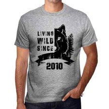 Heren Grafisch T-Shirt Leven in het wild sinds 2010 – Living Wild Since 2010 Heren T-shirt price