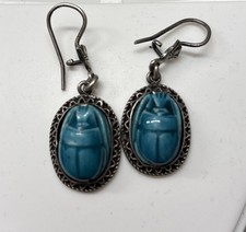 Vintage Scarab Earrings.  Turquoise Colored Stone.  Sterling? Gekleurde steen Oorbellen price
