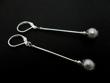 A PAIR OF LOVELY  SILVER PLATED GREY PEARL LEVERBACK HOOK EARRINGS. NEW. Pearl Oorbellen price