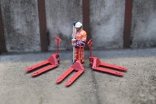 PALLET TRUCKS - MODEL RAILWAY ACCESSORY - OO GAUGE 1/76 - UNPAINTED - PACK OF 3 Pallet Trucks price