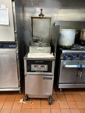 Henny Penny 600 Natural Gas Pressure Fryer with Oil Filtration & Computron 1000 Built-in Fryers price