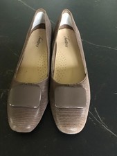 Trotters Delse women flat 9.5 narrow Women's Casual Shoes price