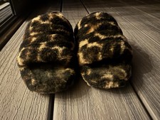 VGUC UGG Cheetah Sandals / Slippers Girls Youth 1 Girls' Slippers & Sandals price