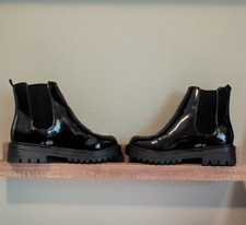 SODA Womens Black Patent Leather Chelsea Ankle Boots Lug Sole 5.5 Pre-Owned Kadın Botları price