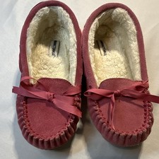 Minnetonka Pink Leather Moccasin Slippers Faux Fur Lined Bow Slip-On girls 4 Girls' Slippers price