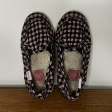 Roxy Women’s Pink/Black Plaid Slip-On Slippers Faux Fur Lined Size 1 Girls' Slippers price