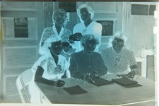 (1) B&W Press Photo Negative Women Viewing Papers Table Alphebet Wall T318 Photo Papers & Acetates price