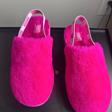 UGG Women’s Pink Faux Fur Slip-On Slippers Logo Strap US 8 Flat Round Toe Slippers price