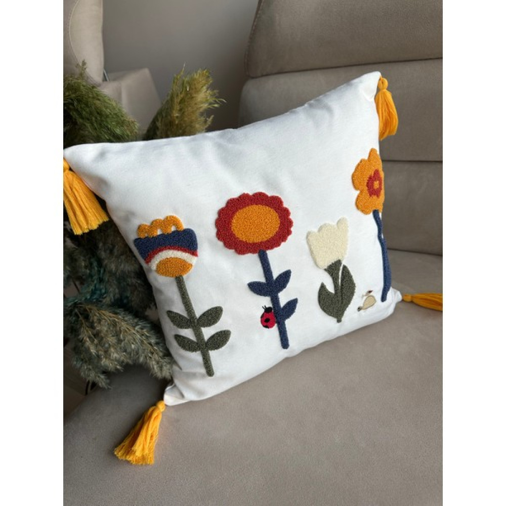 En Gözde Home Punch Nakışlı Kırlent - 43 x 43 cm - Krem - Tarçın Kırlent / Mobilya Yastığı Fiyatı