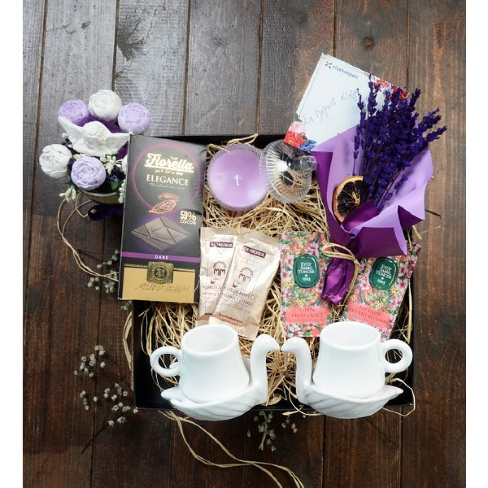 Fiorella Gift Beyaz Kuğu Fincan & Çikolata & Kahve & Mum & Kuru Bitki & Lüx Hediye & Hediye Kutusu & Hediye Seti Altın, Takı & Aksesuar Fiyatı