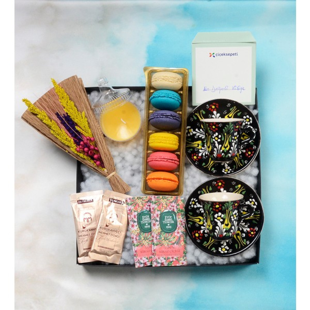 Fiorella Gift Tasarım Handmade Çini Kahve Fincanı ,makaron , Çikolata , Kuru Bitki Buketi , Hediye Kutusu , Hediye Sepeti ,hediye Seti Altın, Takı & Aksesuar Fiyatı