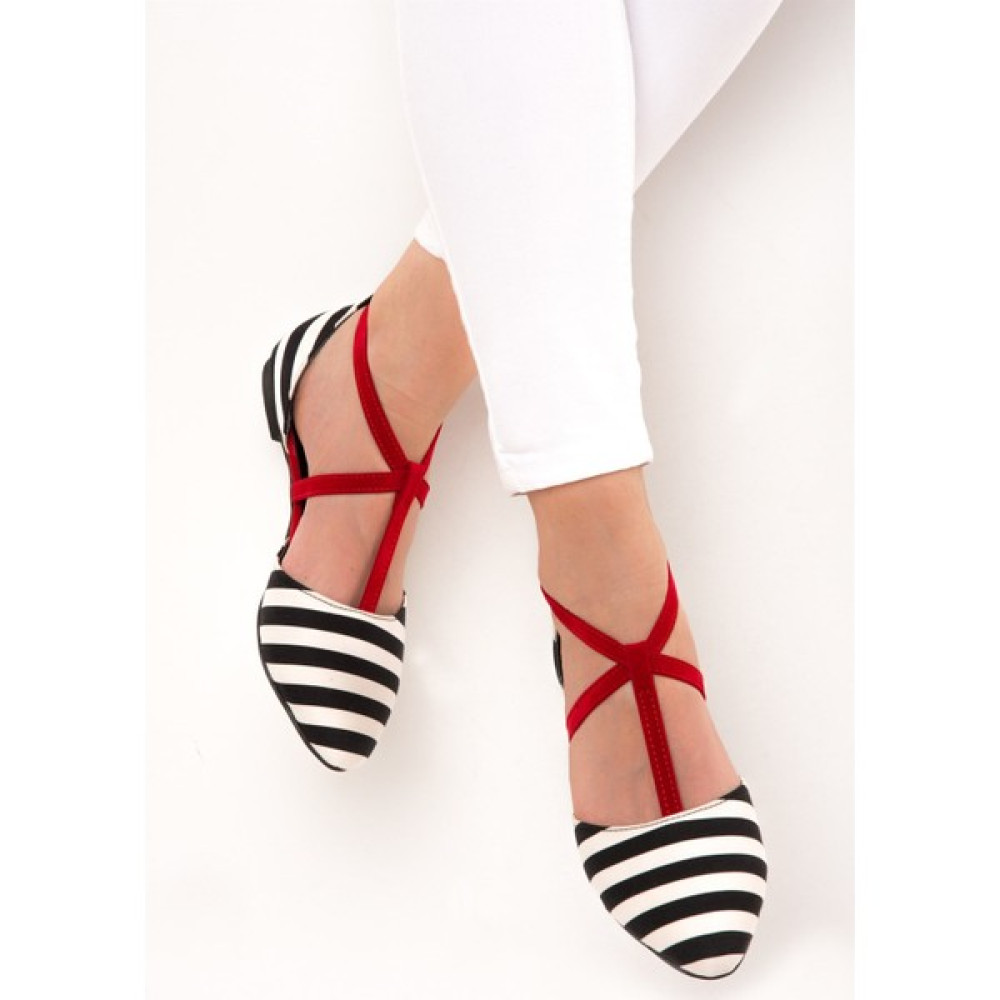Fox Shoes Siyah Beyaz Kırmızı Kadın Babet D726537304 Babetler Fiyatı