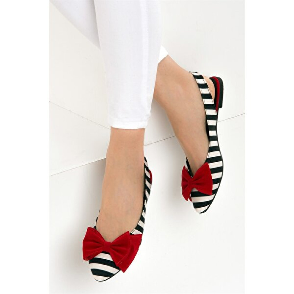 Fox Shoes Siyah Beyaz Kırmızı Kadın Babet D726774404 Babetler Fiyatı