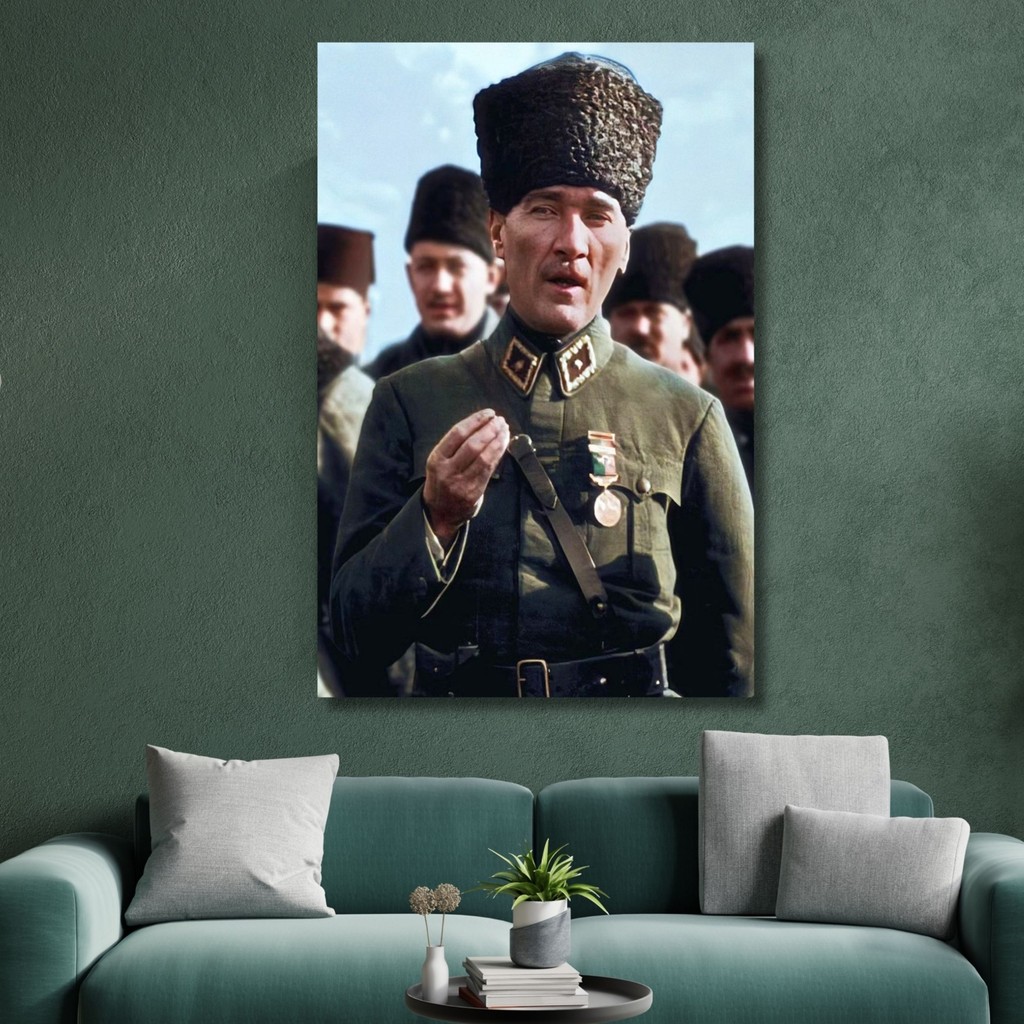 Gaagart Tekli Dikey Kanvas Duvar Tablosu Yeşil Üniformalı Atatürk - 30X40 Kanvas Tablo Fiyatı