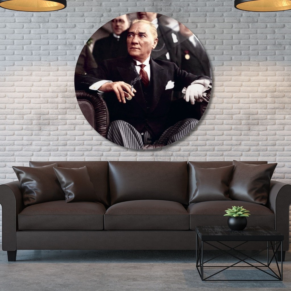 Gaagart Yuvarlak Temperli Gerçek Cam Tablo Oturan Atatürk Portresi - 90X90 Kanvas Tablo Fiyatı
