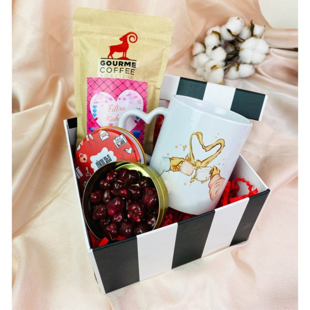 Giftmoda Kalp Kulplu Sevgili Kupa Filtre Kahve ve Böğürtlenli Draje Set - Renkli Ajanda Fiyatı