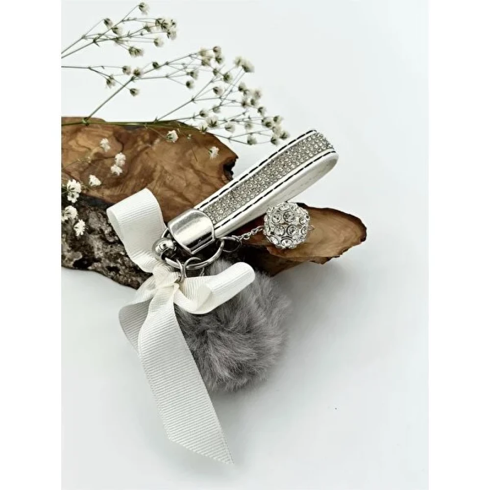 Gümüş Swarovski Taşlı Beyaz Anahtarlık Beyaz Kurdele ve Gri Tüy Pırlanta Koleksiyon Anahtarlık Fiyatı