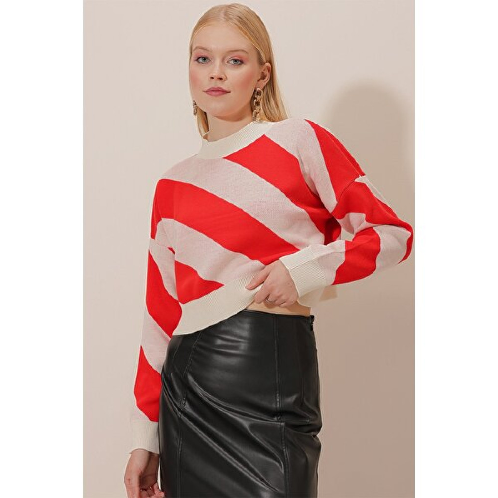 Hakke Asimetrik Çizgili Crop Triko Bluz Bluz Fiyatı