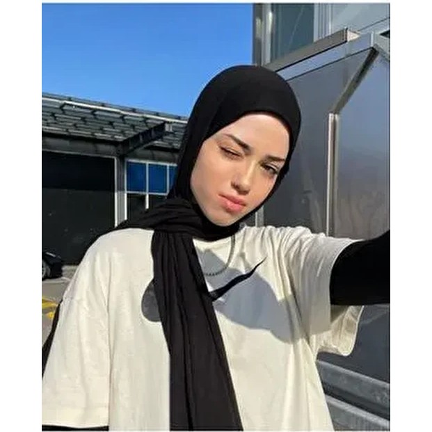 İrem's Accessories Kadın Düz Desenli Siyah Penye Şal Pamuklu Malzeme ile Şıklık ve Konfor Sağlar Diğer Fiyatı