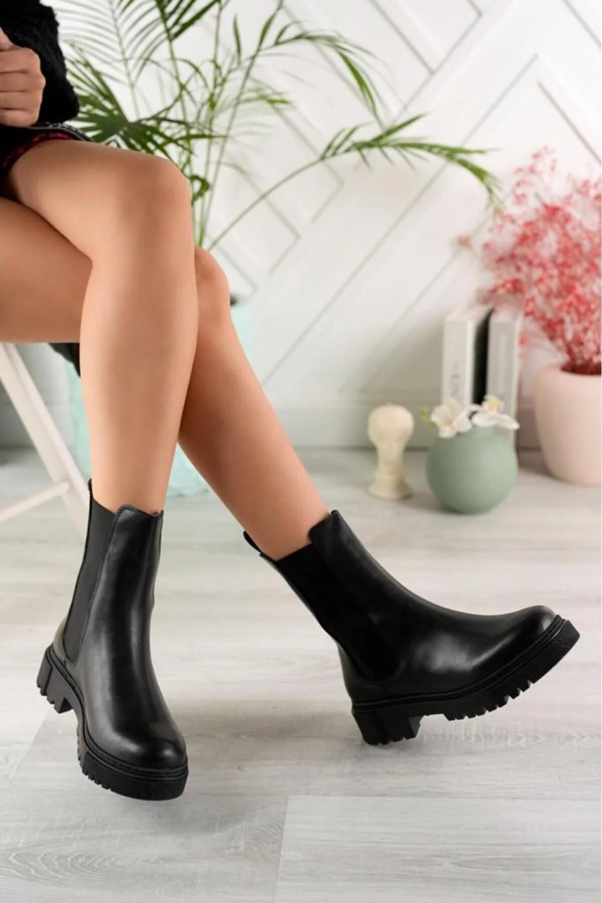 Karanshoes SİYAH TERMO KAYMAZ YANDAN LASTİKLİ FERMUARSIZ BAĞCIKSIZ TABANI DİKİŞLİ SU GEÇİRMEZ BOT 39 Beden" Kadın Botları Fiyatı