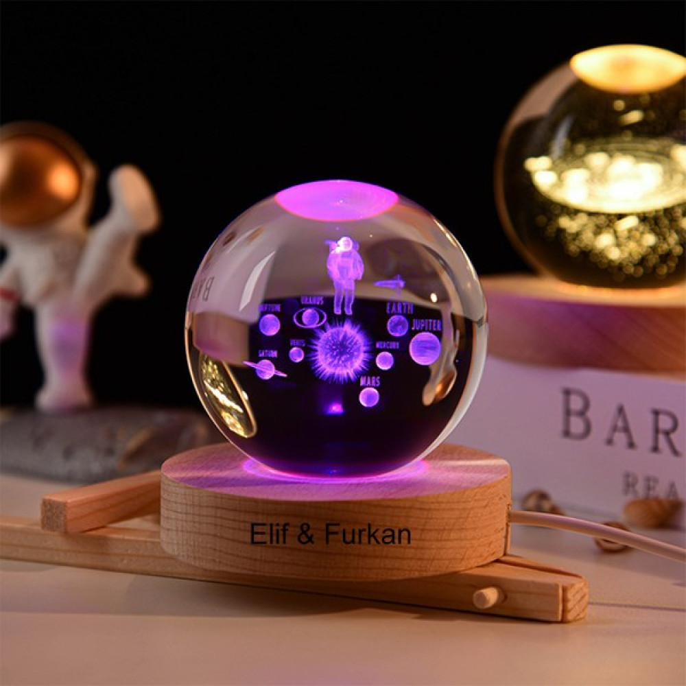 Keyfim Shop Işıklı Ahşap Kaideli Uzay Cam Küre 8cm*6cm - Renkli Dekoratif Lamba Fiyatı