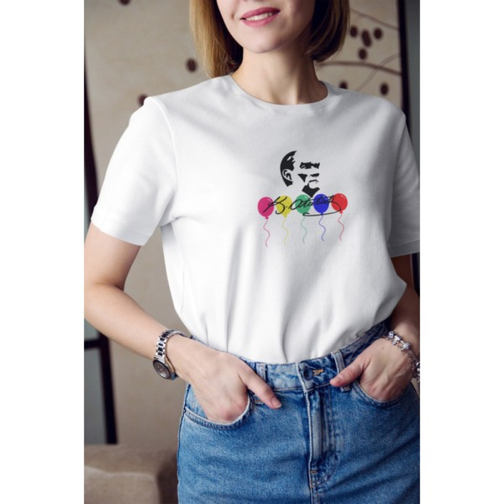 Kio Tasarım 23 Nisan Atatürk Silüeti ve İmza Baskılı T-Shirt Kadın Sevgililer-Doğum-Günü Hediye Bayan T-shirt Fiyatı