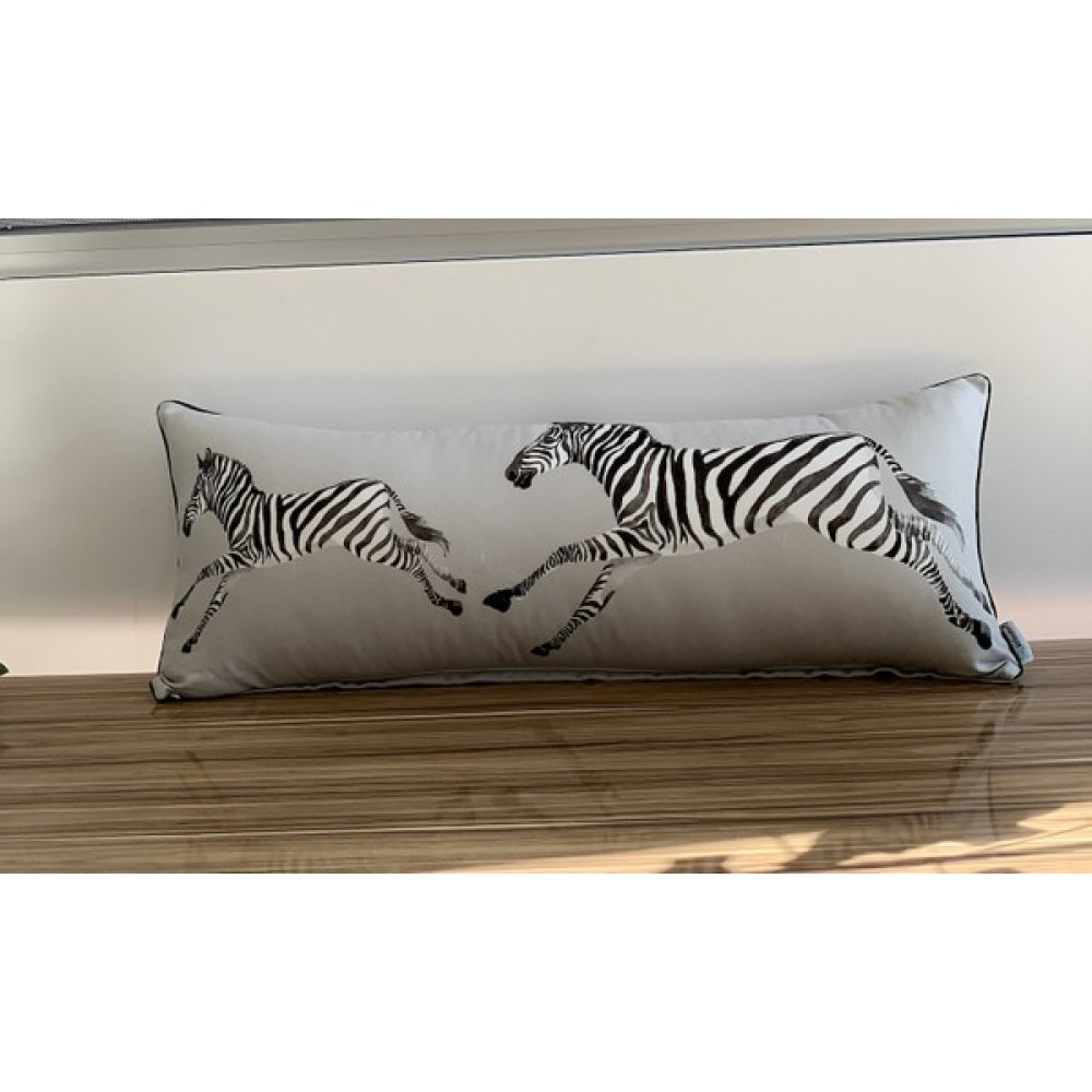Kırlentim E712 Gri Zemin Koşan Zebra Desen Kırlent Kılıfı - Açık Gri - 30 x 80 cm Kırlent / Mobilya Yastığı Fiyatı