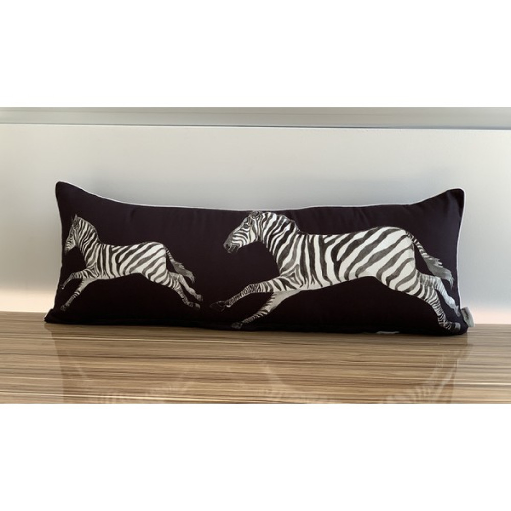 Kırlentim E712 Siyah Zemin Koşan Zebra Desen Kırlent Kılıfı - 30 x 80 cm Kırlent / Mobilya Yastığı Fiyatı
