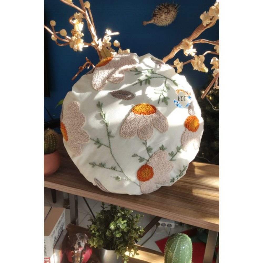 Koi Shop Daisy Yuvarlak 40 Cm Tekli Punch (Panç) Kırlent Kılıfı El Yapımı - 40 x 40 cm - Turuncu Kırlent / Mobilya Yastığı Fiyatı