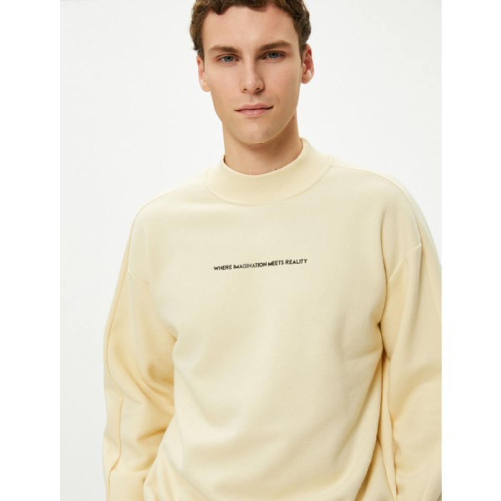 Koton Dik Yaka Sweat Slogan Işlemeli Uzun Kollu Erkek Sweatshirt Fiyatı