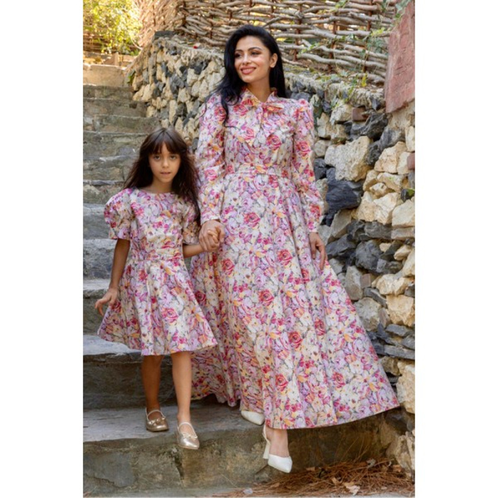 Küçüğüm Butik Tesettür Turuncu Pastel Çiçekli Boyundan Bağlamalı Kloş Anne Kız Kombini (Tekli Satılmaktadır) Elbise Fiyatı