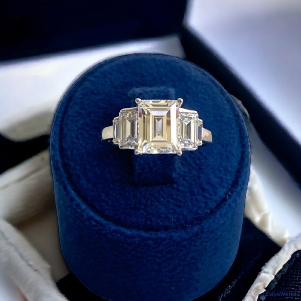 Lidya World Sky Diamond Özel Seri 2.50 Ct Baget Beştaş Pırlanta 925 Ayar Gümüş Yüzük-Şık ve Zarif - 14 Gümüş Yüzük Fiyatı