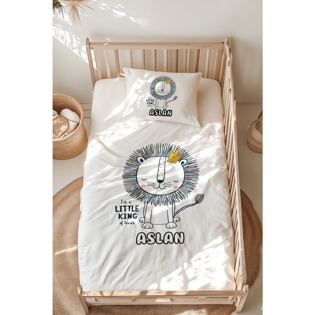 Lilabio %100 Pamuk Isme Özel Isimli Montessori Yatak Nevresim Takımı (100X200 Cm) Aslan - Beyaz - 100 x 200 cm Nevresim Takımı Fiyatı