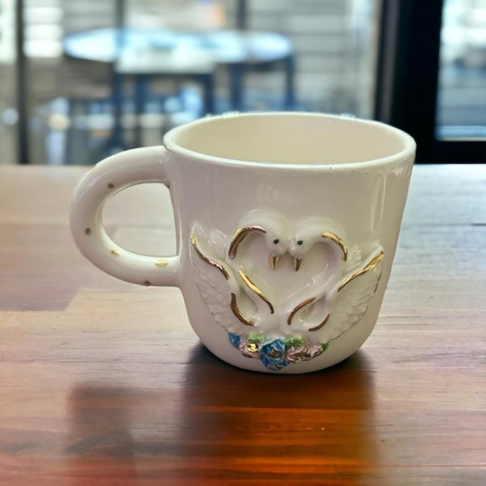 Lilies Atelier Ponsetya Ceramic & Lilies Atelier Aşık Çift Kuğular Desen 24K Gold Detay El Yapımı Mug Kupa 375 ml - Krem - Gold Oto Boyaları Fiyatı