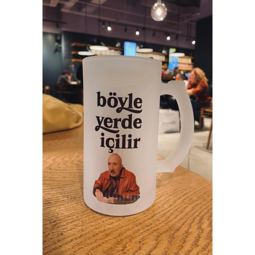 Ludio Halil Güneşli Üvey Baba ''böyle Yerde Içilir'' Buzlu Bira Cam Bardağı - Şeffaf Oto Boyaları Fiyatı