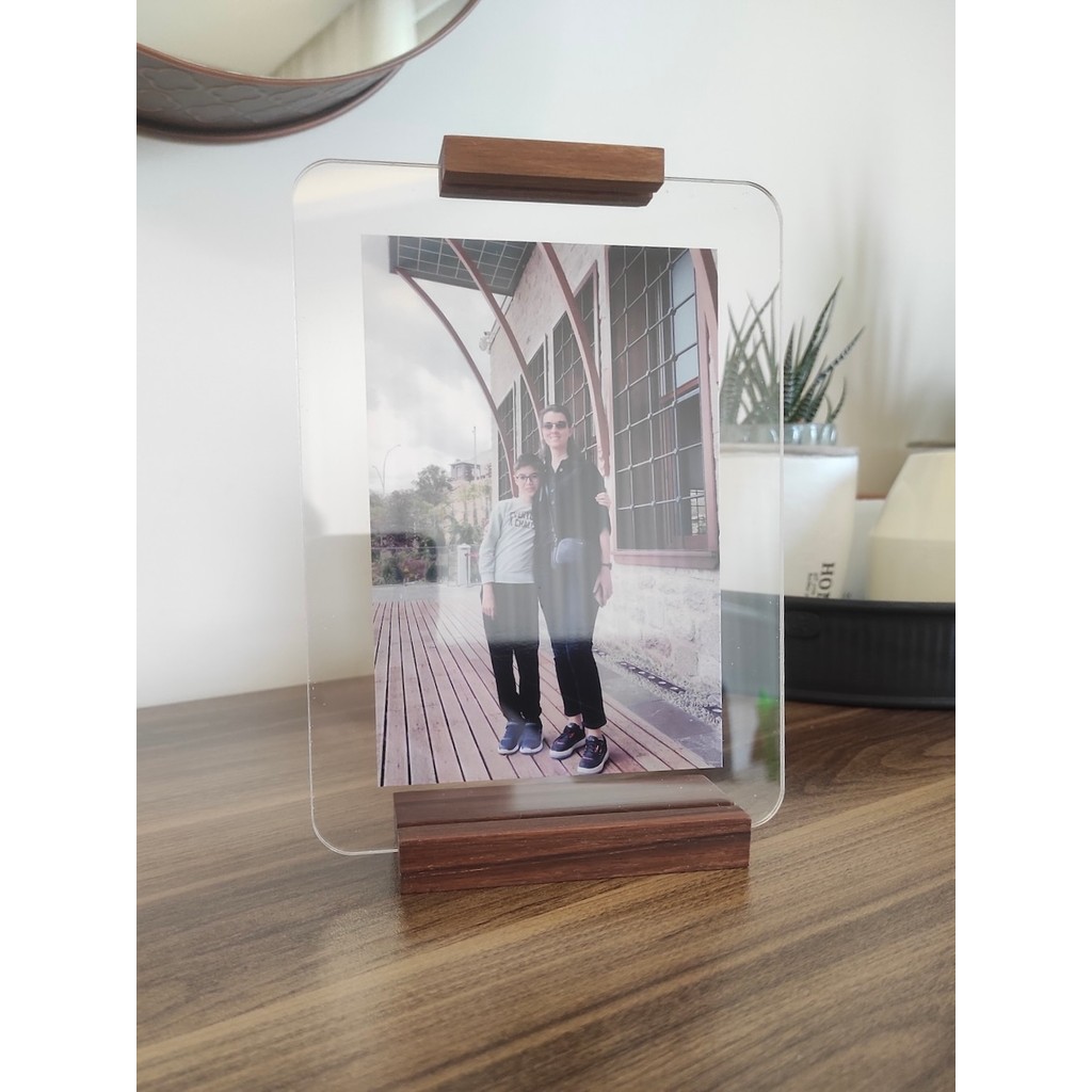 Lüks Ahşap Ceviz Fotoğraf Standı - El Yapımı | Dikey ve Yatay Kullanım | Çiçek/yaprak Sergileme Çerçevesi - Cam Alanı 14x19 Resim & Fotoğraf Çerçevesi Fiyatı