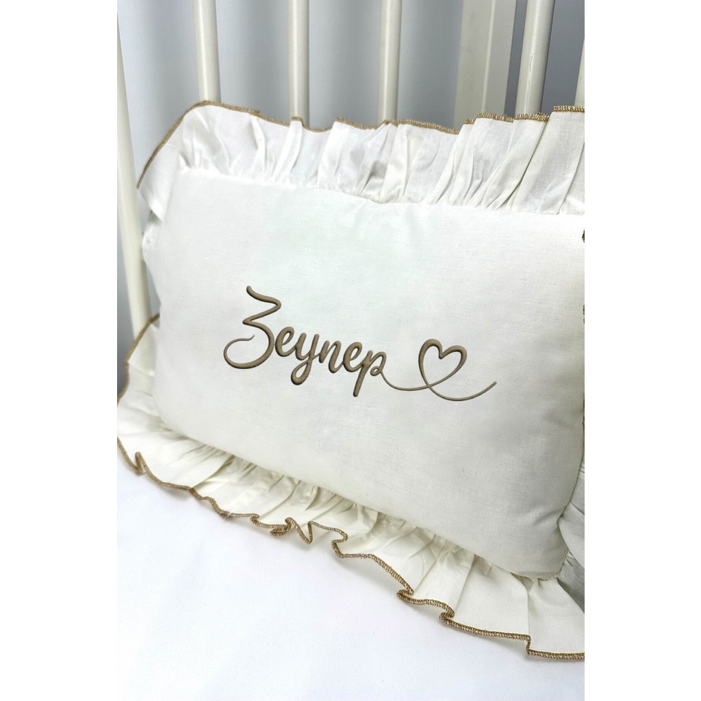 Messido Kişiye Özel Nakışlı Isimli Bebek Yastığı – Fırfırlı, 25X37 cm Bebek Yastık Yumuşak & Şık Tasarım - Bordo - 25 x 37 cm Yastık Kılıfı Fiyatı