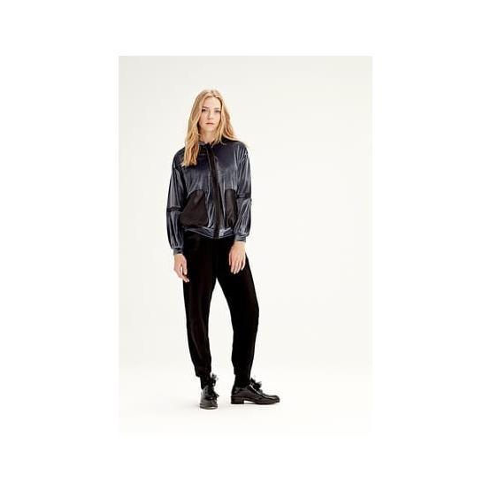 Mizalle Gri Organze Detaylı Kadife Bomber