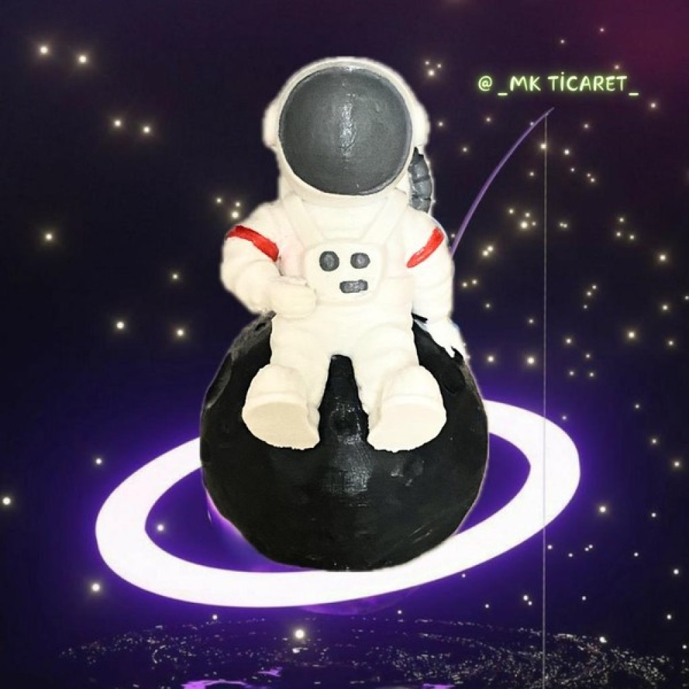 Mk Shop 3D Ay Üstünde Oturan Astronot Figürü - 10CM Oyuncak Fiyatı