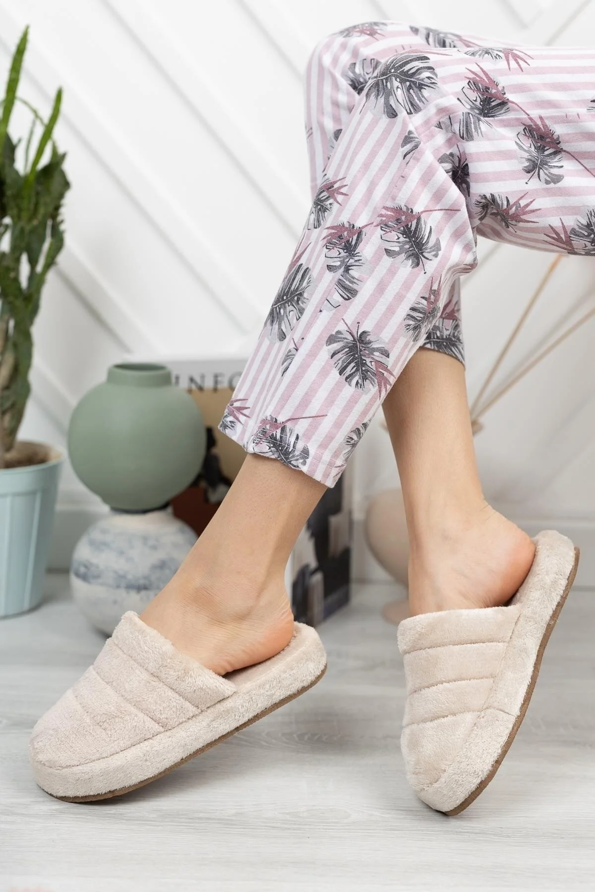Moda Frato Smt-03 Bej Kapalı Kadın Ev Terliği Kışlık Terlik Bej 39 Beden Unisex Sandalet Fiyatı