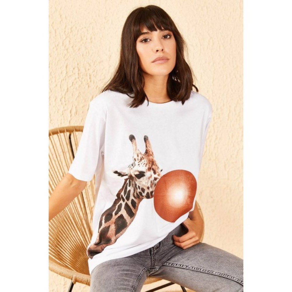 Moda Yıldızlar Beyaz Zürafa Baskılı T-Shirt Bayan T-shirt Fiyatı