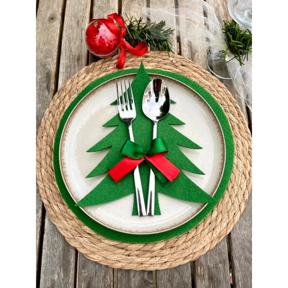 Mom Yoyu Yoyufelt Fiyonklu Yeşil Keçe Kaşıklık Sunumluk I Yılbaşı Sofra Sunumu 6 Adet - 15 x 25 cm - Yeşil - Kırmızı Masa Örtüsü Fiyatı