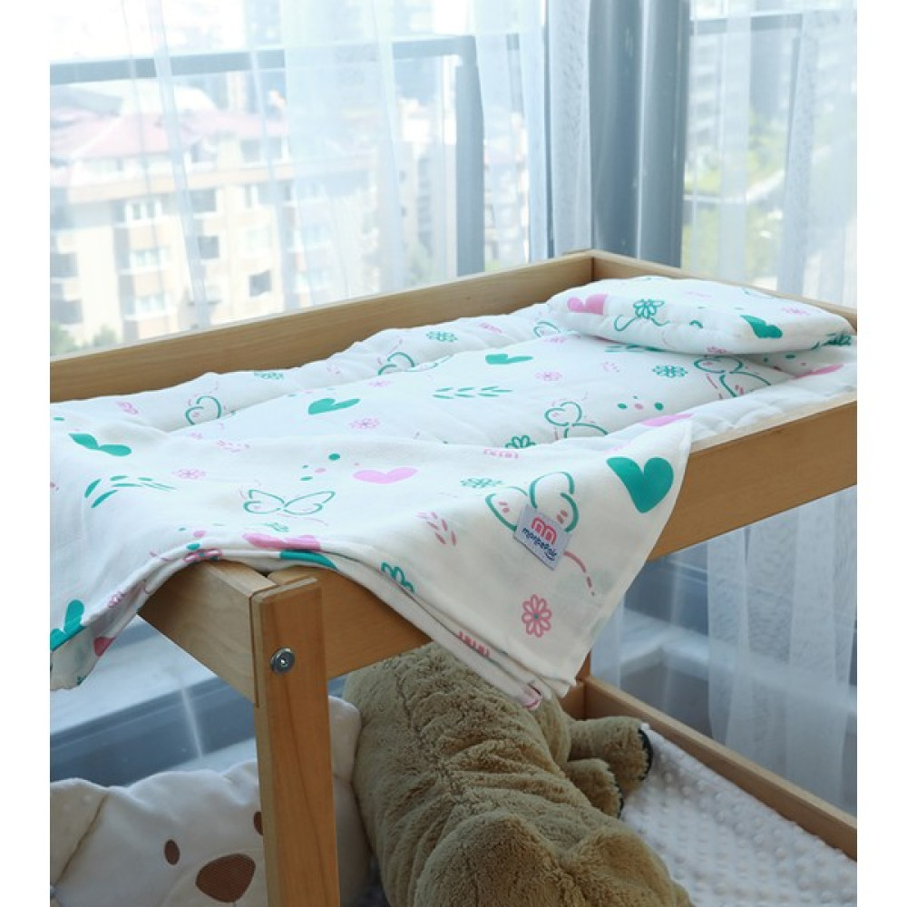 Montefair Montefair Kelebeğin Aşkı Alt Açma Minderi ve Müslin Örtü Muslin Örtü 85 x 85 cm Alt Açma Minderi 40 x 70 cm - Renkli Bebek Alt Açma Minderi Fiyatı