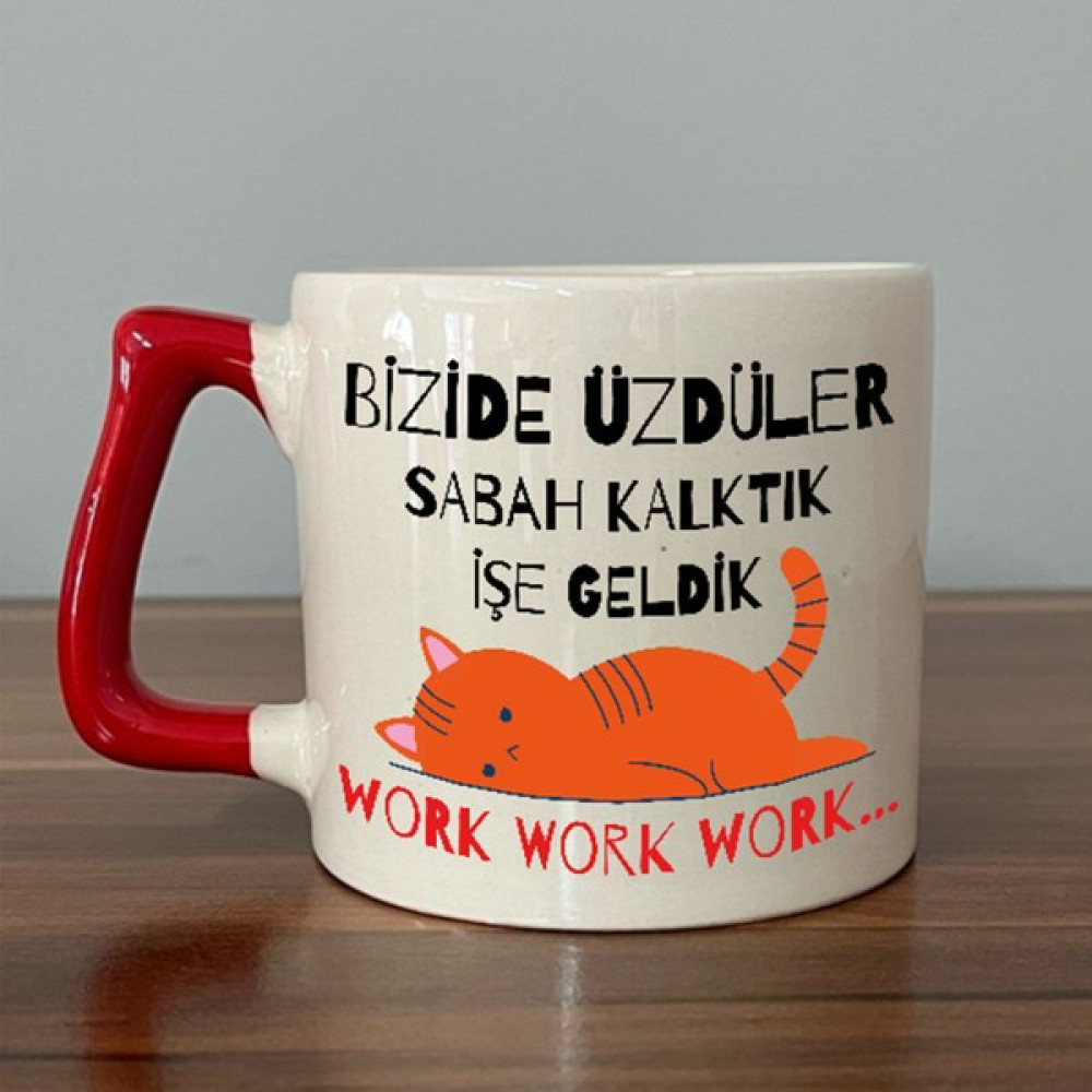 Mor Mürekkep Bizide Üzdüler Sabah Kalktık Işe Geldik Baskılı Kırmızı Kulplu D Kupa - Beyaz Fincan / Bardak / Kahve Takımı Fiyatı