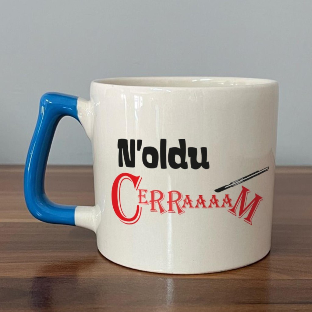 Mor Mürekkep Noldu Cerraaaam Baskılı Mavi Kulplu D Kupa - Açık Gri - Beyaz - 200 ml Fincan / Bardak / Kahve Takımı Fiyatı