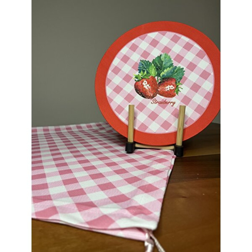 Mudita Home Çilekli Pötikare Runner Supla Takımı, Yazlık Supla Runner, Meyve Desenli Amerikan Servis Runner - Pembe - 45 x 134 cm Masa Örtüsü Fiyatı