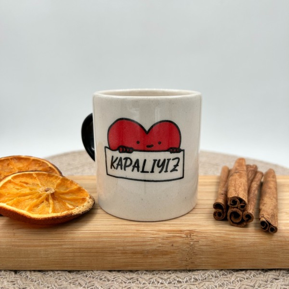 Nakkaş Çini Seramik Kupa Mug Kapalıyız Baskılı 08 - Beyaz Fincan / Bardak / Kahve Takımı Fiyatı