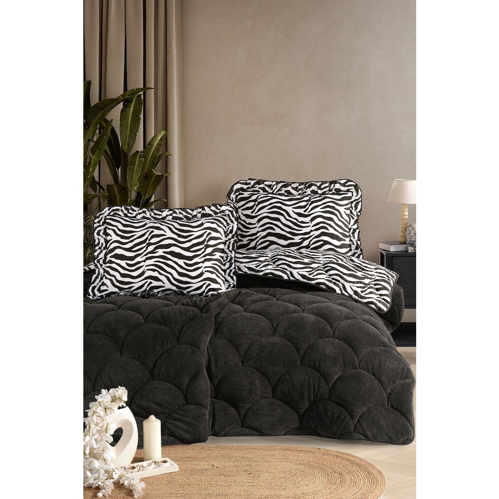 nordqueen Wellsoft Çift Kişilik Fırfırlı Yorgan Seti 195X215 cm Çift Taraflı Peluş Yorgan + 2 Yastık Kılıfı Zebra - 195 x 215 cm - Antrasit Yastık Kılıfı Fiyatı