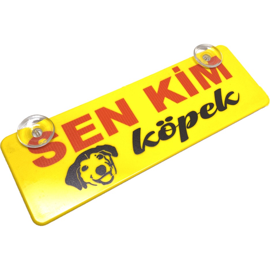 Oto Aksesuarcım Sen Kim Köpek Yazılı Sarı Dekor Plaka Vantuzlu Cam Süsü 22X7.5CM Evcil Hayvan Ürünleri Fiyatı